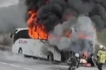 Bursa-Yalova Yolunda Korkutan Anlar: Yolcu Otobüsü Alev Aldı