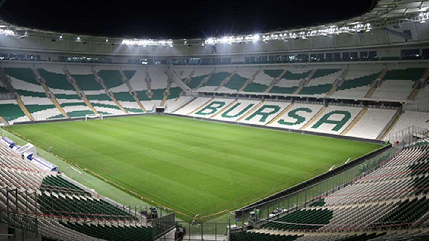 Bursa'daki Atatürk Spor Kompleksi Matlı Stadı'nın boş tribünleri ve yeşil sahası, play-off finali öncesi.