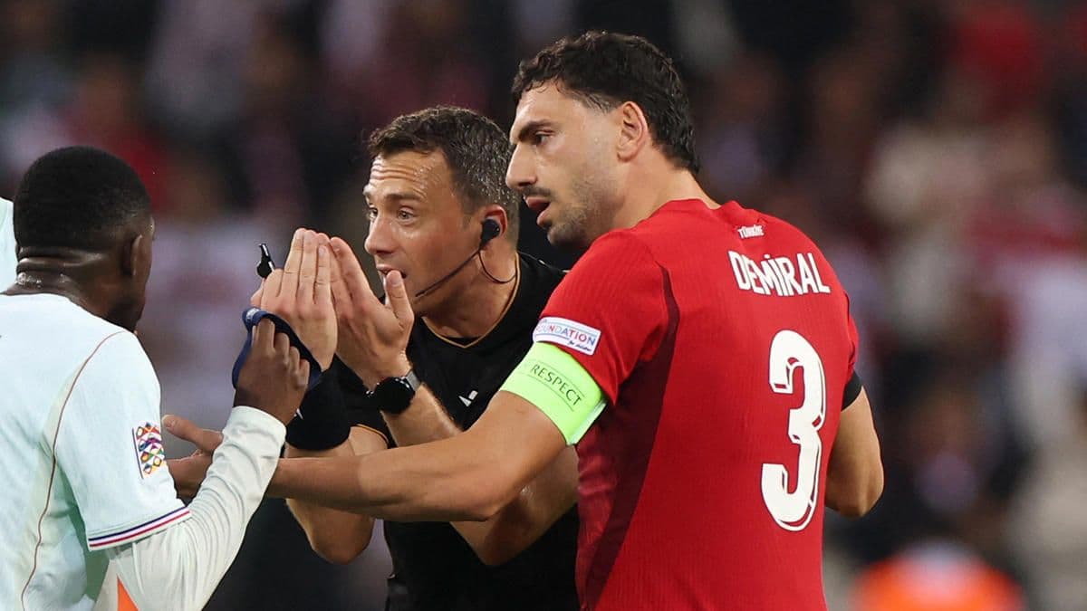 Merih Demiral'dan Fransa Maçı Sonrası Kırmızı Kart Yorumu: Hakem Bile Emin Değildi