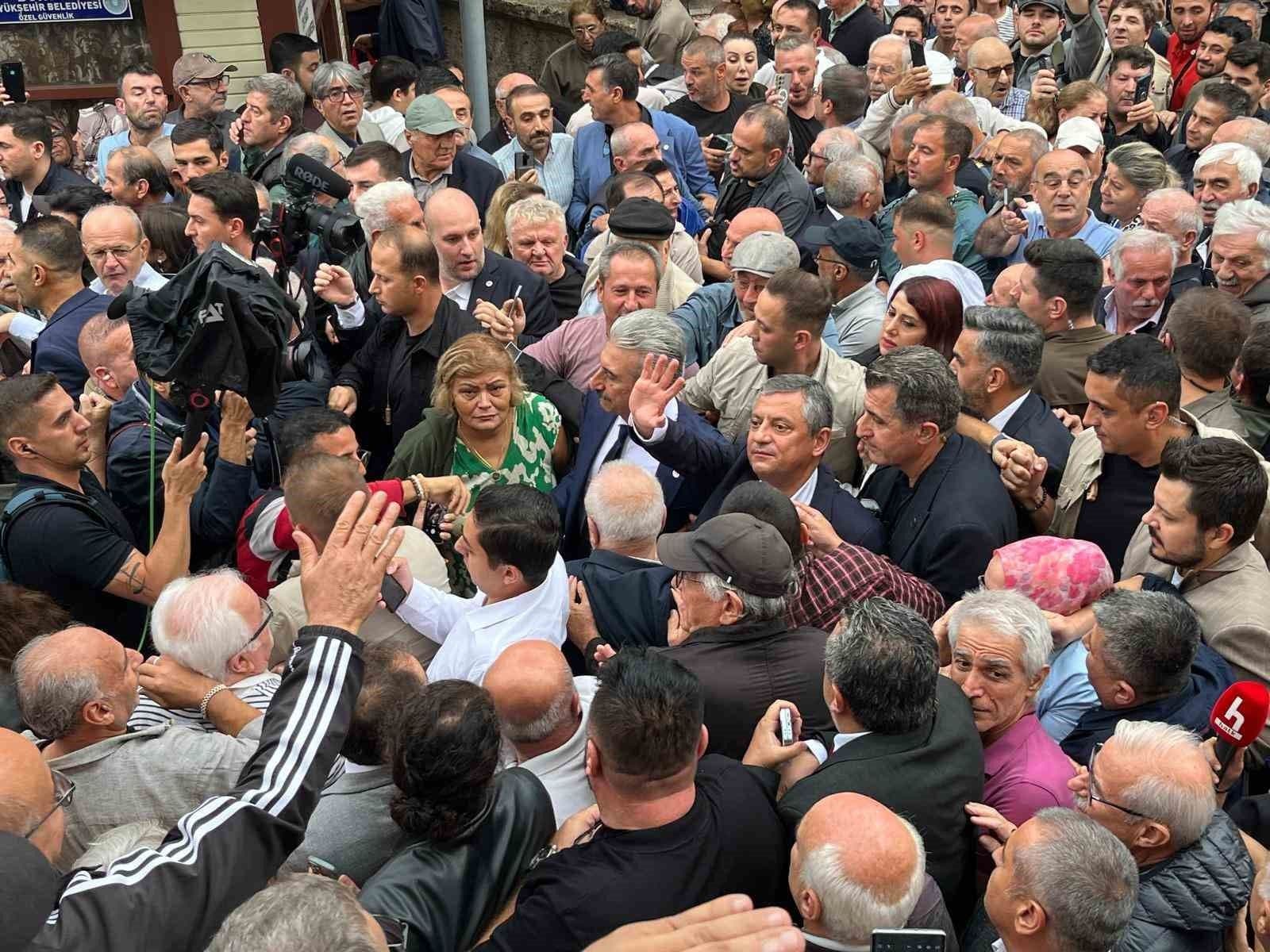 YENİ Parti Genel Başkanı Özgür Özel, Bursa'da Tutuklu Başkan Bozbey'i Ziyaret Etti