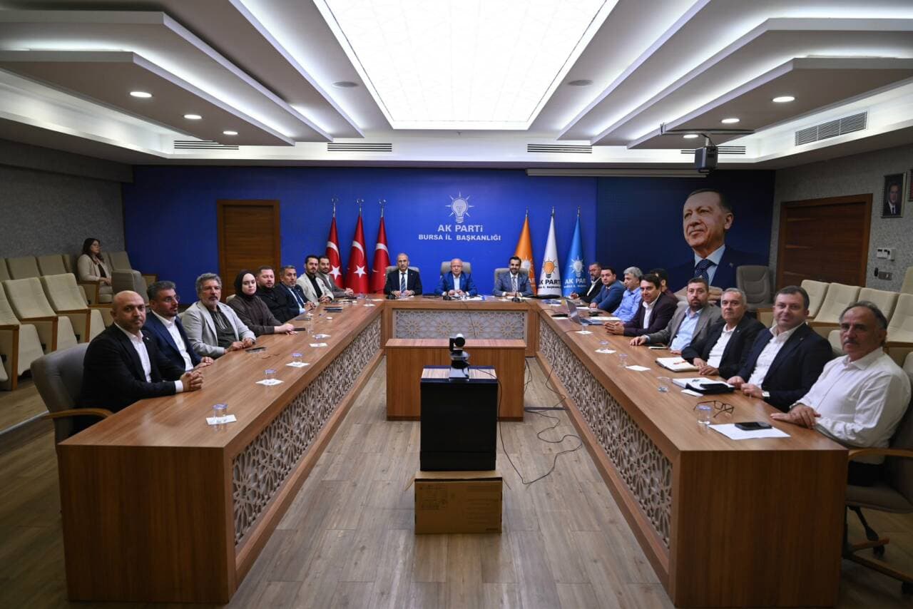 AK Parti Bursa Teşkilatları, 17 İlçede "Türkiye Yüzyılı Buluşmaları" İçin Harekete Geçti