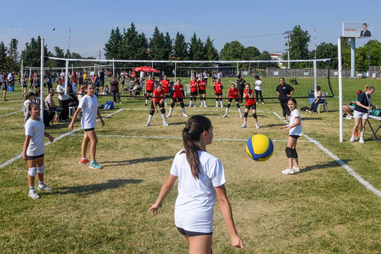 Osmangazi Belediyesi'nden Sukaypark'ta Çocuklara Voleybol Şenliği