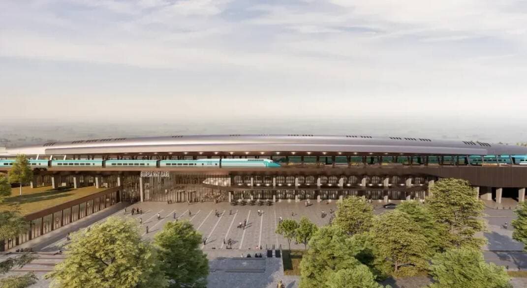 Bursa Yüksek Hızlı Tren Garı inşaat alanı, raylar ve iş makineleri.