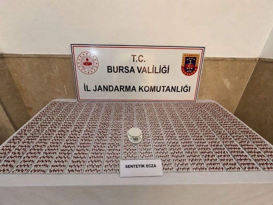 Bursa Yıldırım'da Uyuşturucu Operasyonu: Binlerce Sentetik Hap Ele Geçirildi