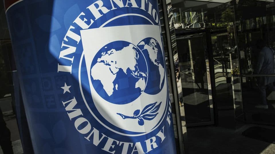 Uluslararası Para Fonu (IMF) binasının girişinde yer alan logo.