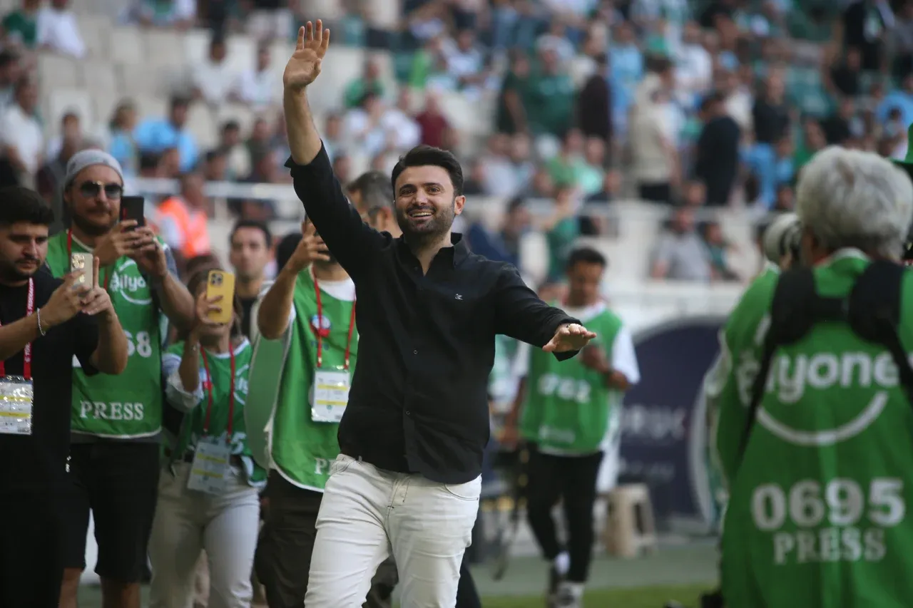 Bursaspor Başkanı Çelik'ten 'Yanındayım' Kampanyasına 5 Milyon Lira Destek