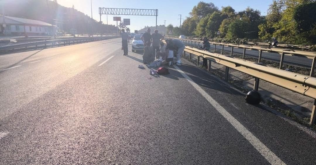 Gemlik'te motosiklet kazası sonrası olay yeri, polis ve sağlık ekipleri