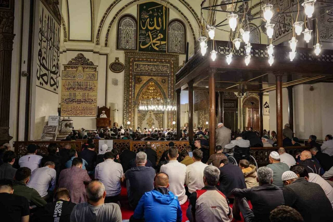 Bursa Büyükşehir Başkan Vekili Şahin Biba, Bayramda Yabancı Öğrencilerle Bir Araya Geldi