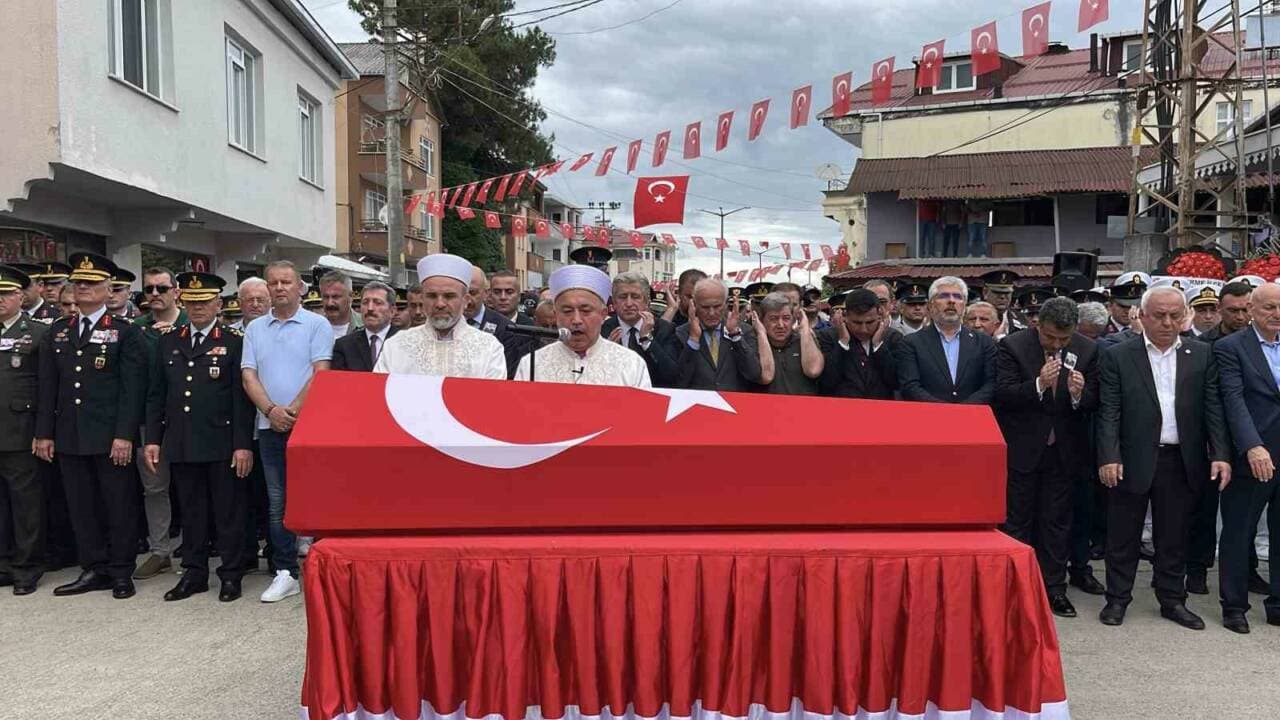 Eskişehir'de Şehit Düşen Uzman Çavuş Mehmet Demirbaş, Samsun'da Son Yolculuğuna Uğurlandı