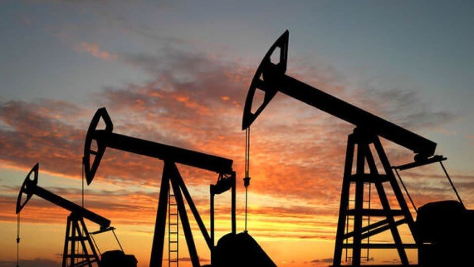 Petrol Fiyatları, ABD-İran Diplomasi Umutlarıyla 100 Dolar Altına Geriledi