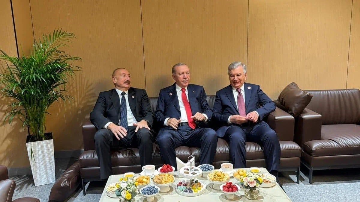 Cumhurbaşkanı Erdoğan, SCO Zirvesi'nde Aliyev ve Mirziyoyev ile Bir Araya Geldi
