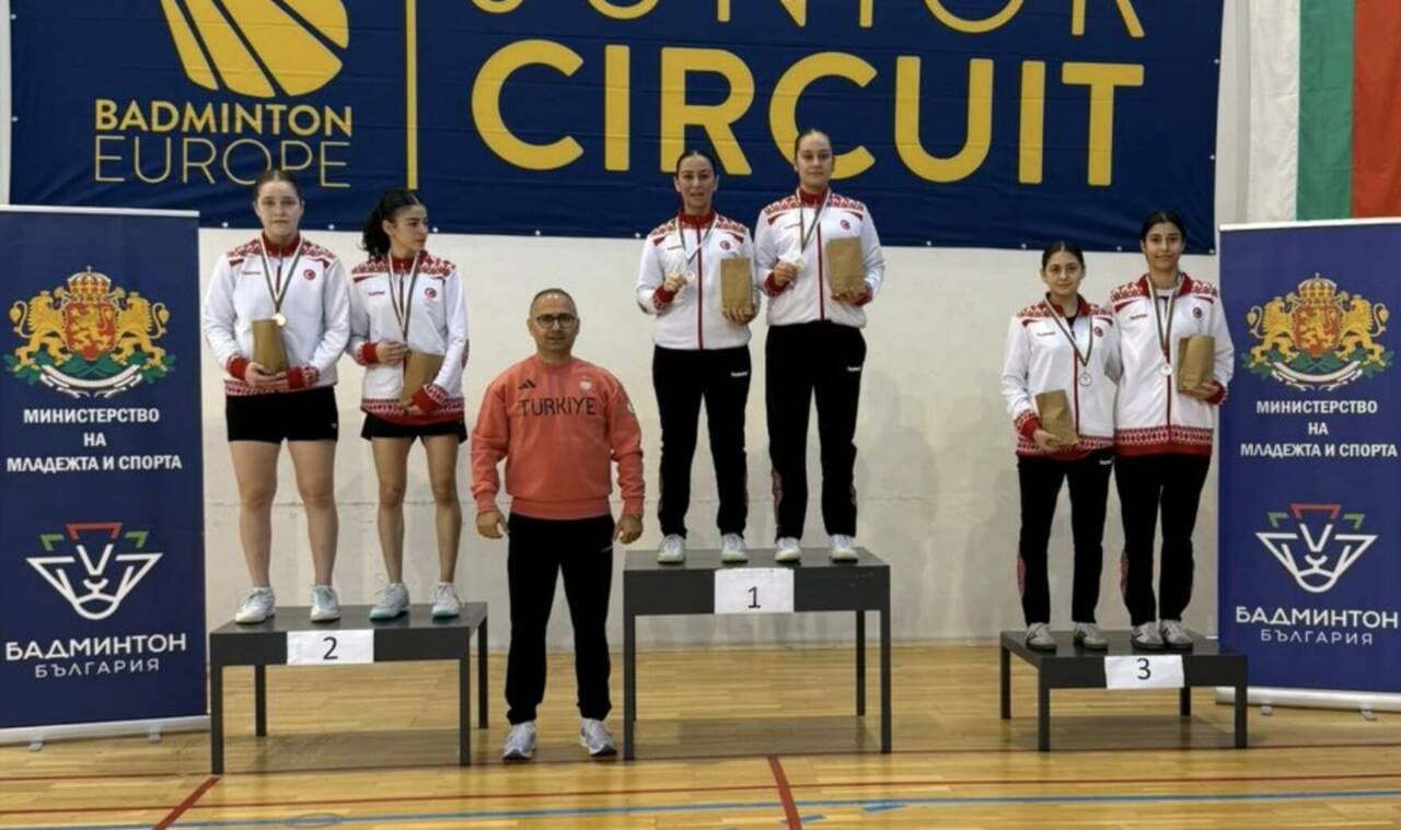 Osmangazi Belediyespor Badminton Takımı'ndan Bulgaristan'da Çifte Madalya Başarısı