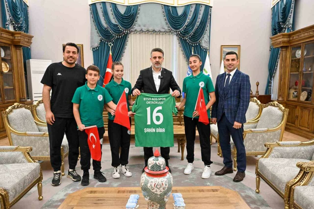 Bursa Büyükşehir Belediyesi'nde 23 Nisan'da Başkanlık Koltuğu Çocuklara Emanet Edildi