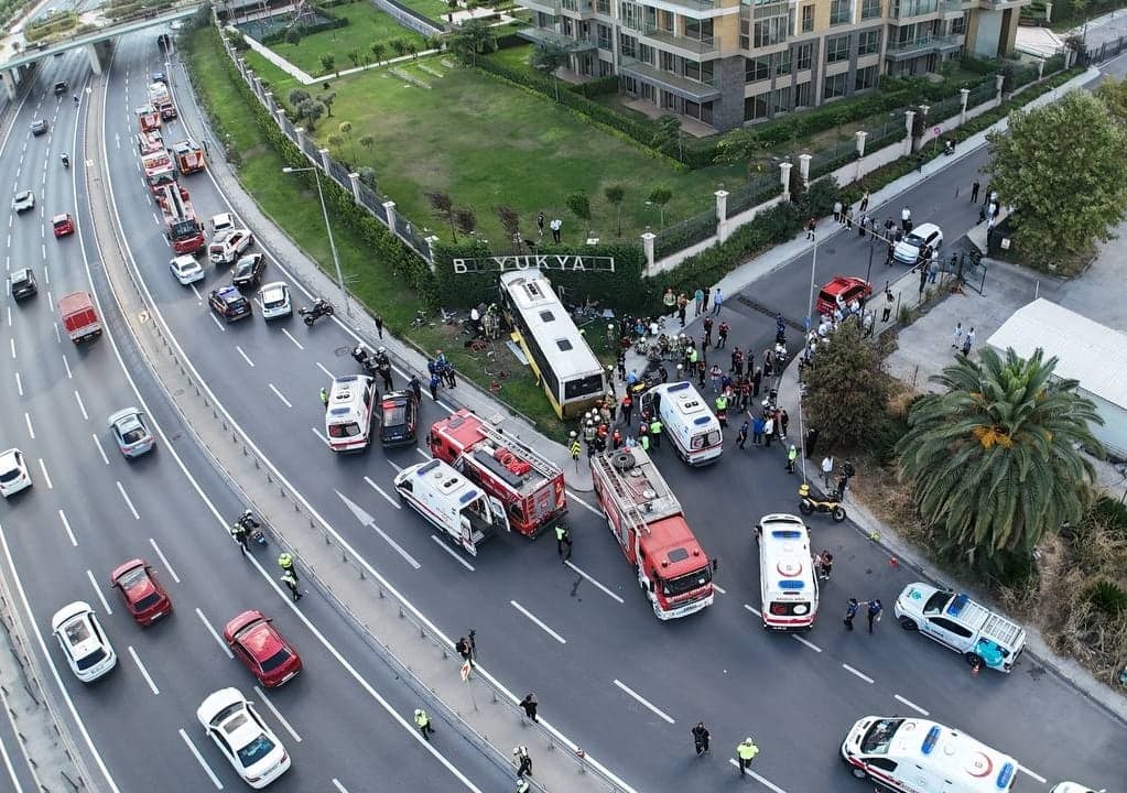 İstanbul'daki Feci Otobüs Kazasında Otomobil Sürücüsü Gözaltına Alındı