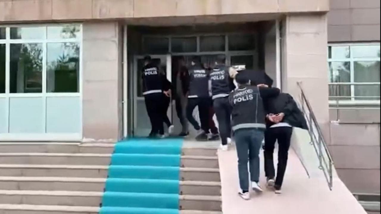 Türkiye Genelinde 76 İlde Büyük Uyuşturucu Operasyonu: Yüzlerce Kişi Tutuklandı