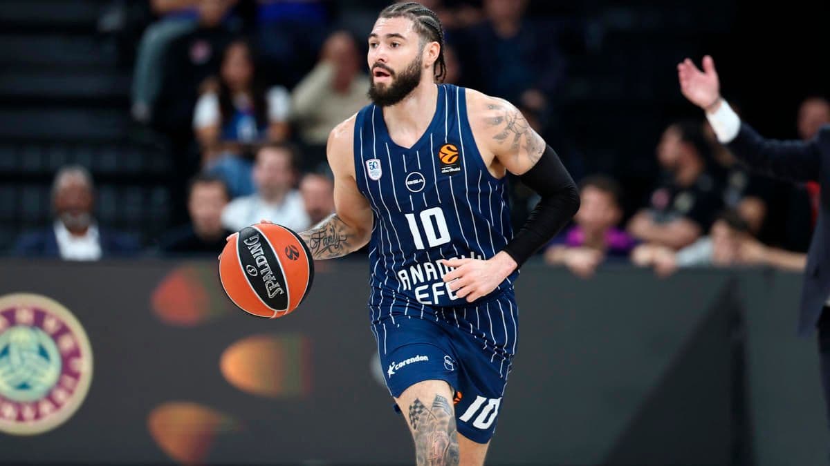 Anadolu Efes'in Oyuncusu Cordinier Ameliyat Oldu, 4 Ay Sahalardan Uzak Kalacak