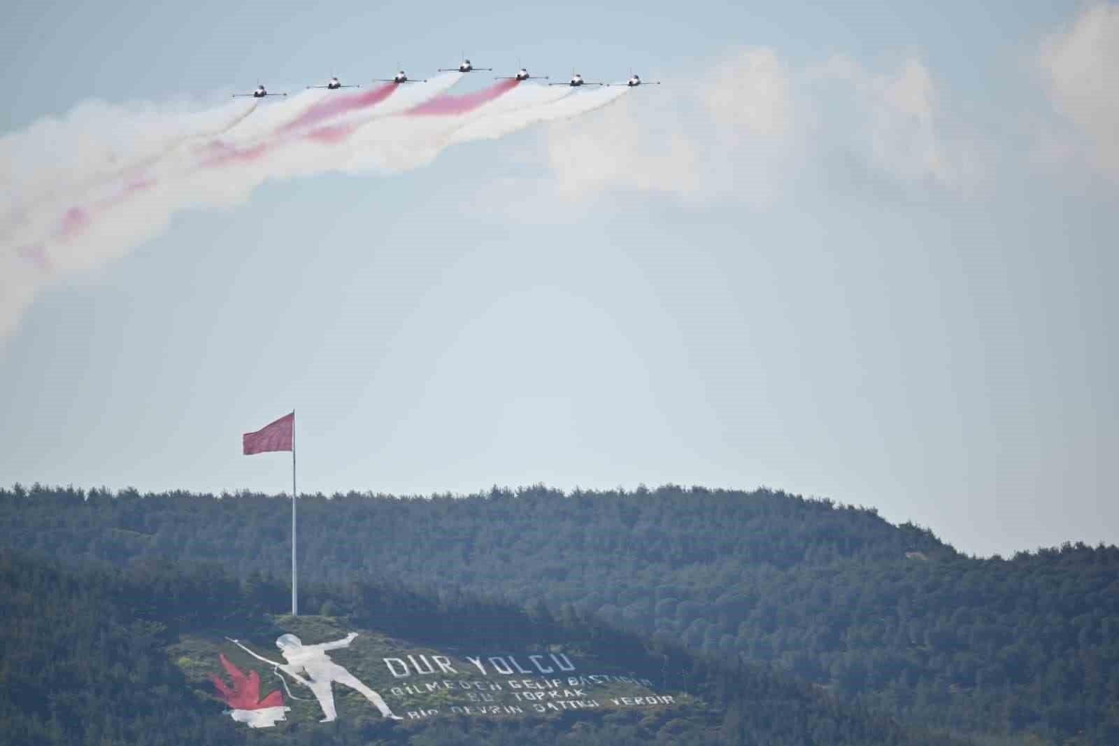 Türk Yıldızları, 23 Nisan Kutlamaları Kapsamında Çanakkale Semalarında Uçtu