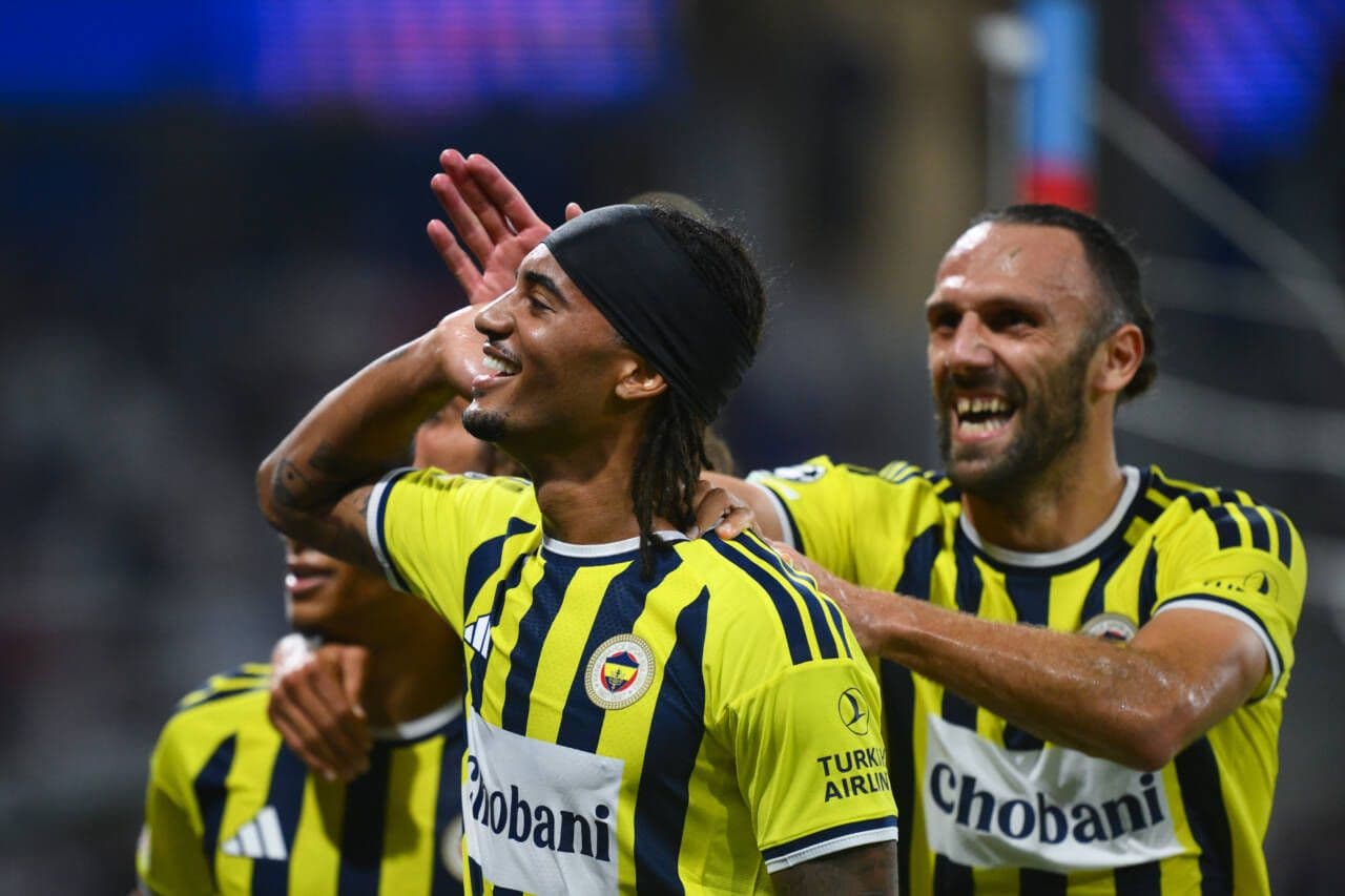Fenerbahçeli futbolcular gol sevinci yaşıyor, Şampiyonlar Ligi.