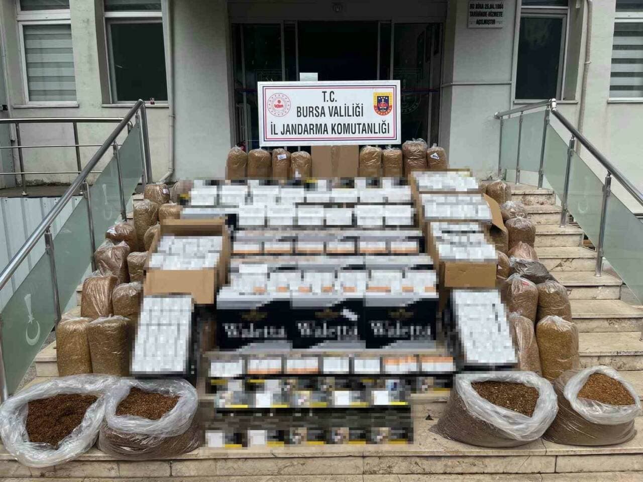 Gemlik'te kaçak tütün operasyonu: 2 kişi tutuklandı