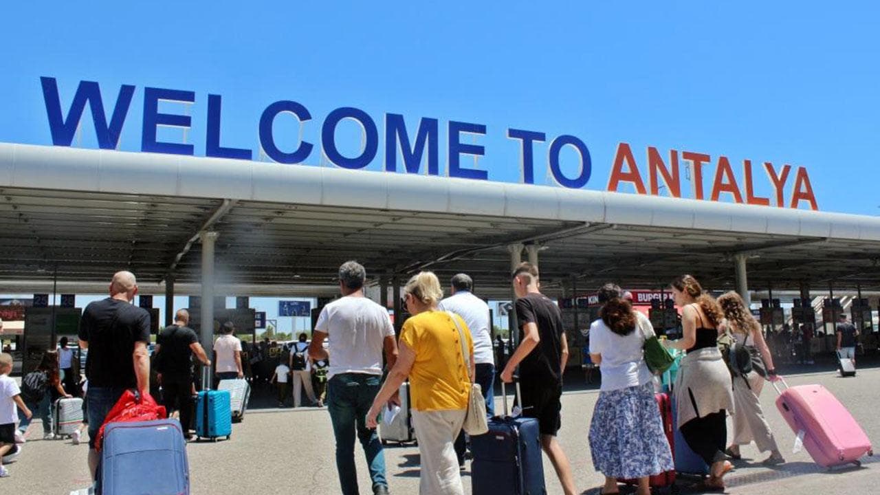 Antalya Turizminde Yoğun Sezon: Yabancı Ziyaretçi Sayısı 6.5 Milyonu Aştı