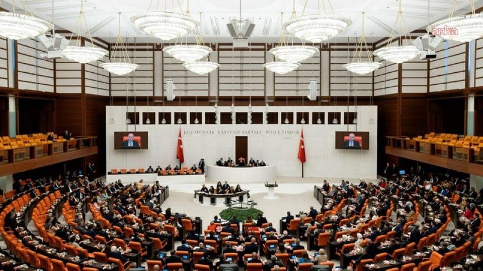 En Düşük Emekli Aylığı Teklifi Belli Oldu: Kapsamlı Kanun Değişiklikleri Meclis'te
