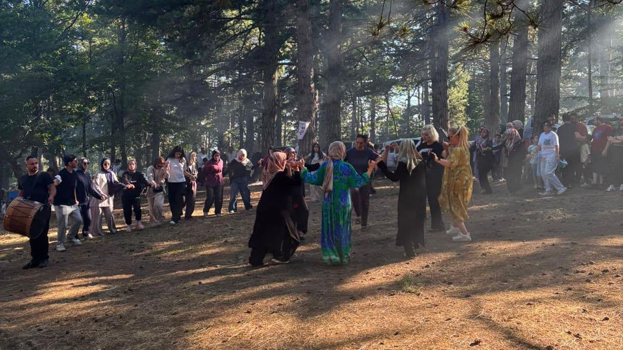 Bursa'da Erzincanlılar Geleneksel Piknik Şöleninde Buluştu