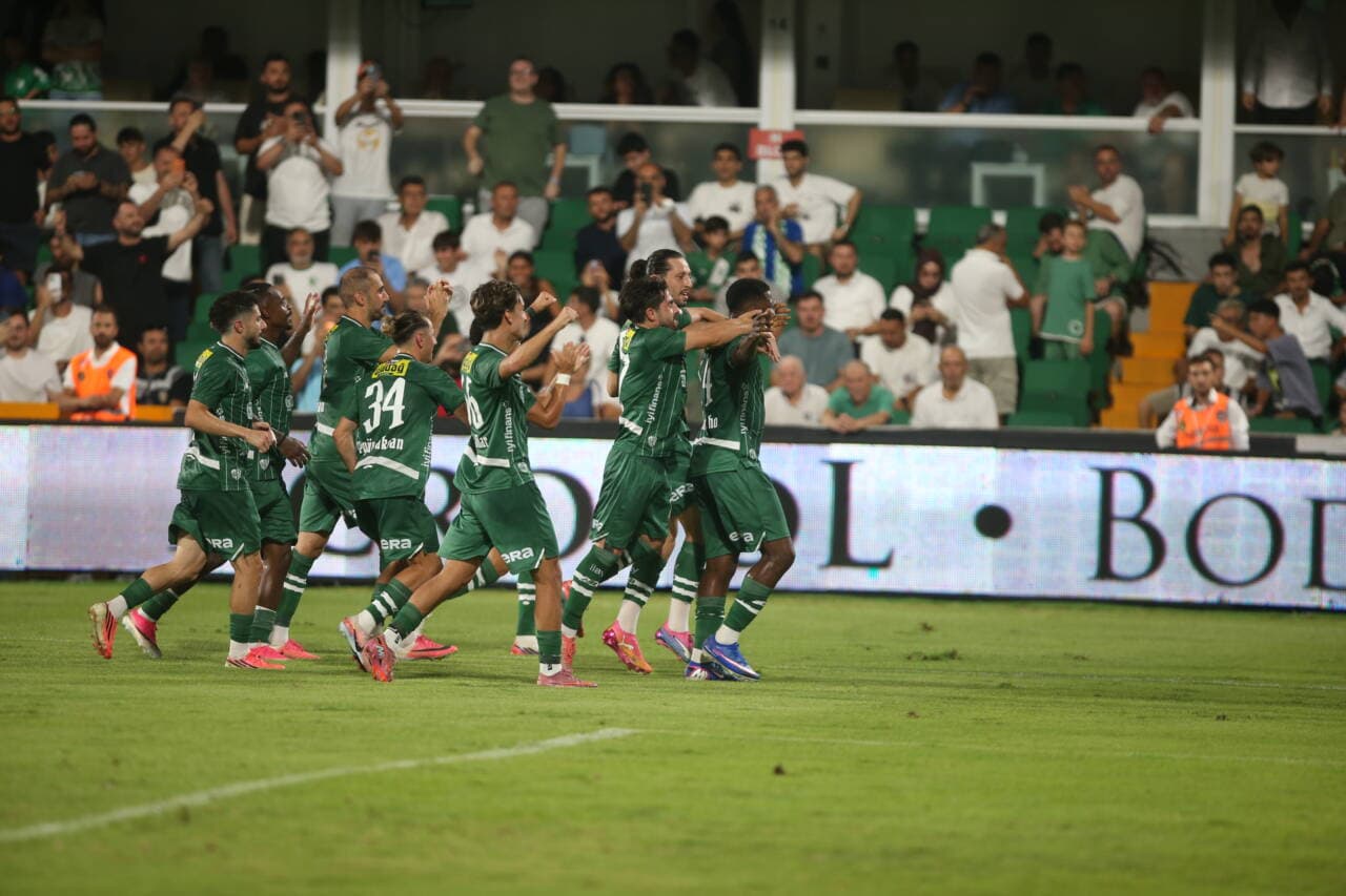 Bursaspor, 1. Lig'e Galibiyetle Başladı: Şampiyonluk İddiasını Güçlendirdi
