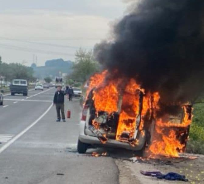 Bursa-Ankara yolu üzerinde alev alan ticari araç.
