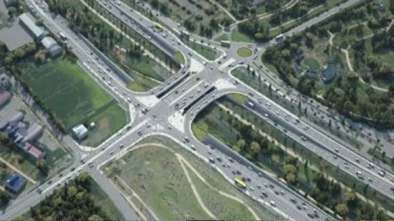Bursa ulaşım ana planı kapsamında bir otoyol kavşağı ve şehir manzarası.