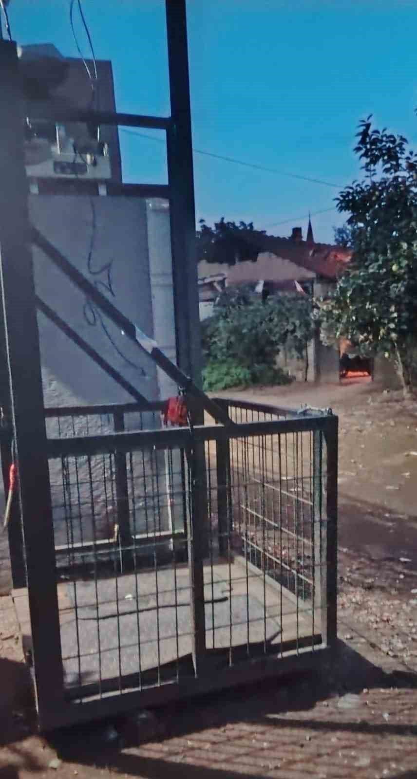 Bursa İnegöl'de kaza yapan engelli asansörü, dış cephe.