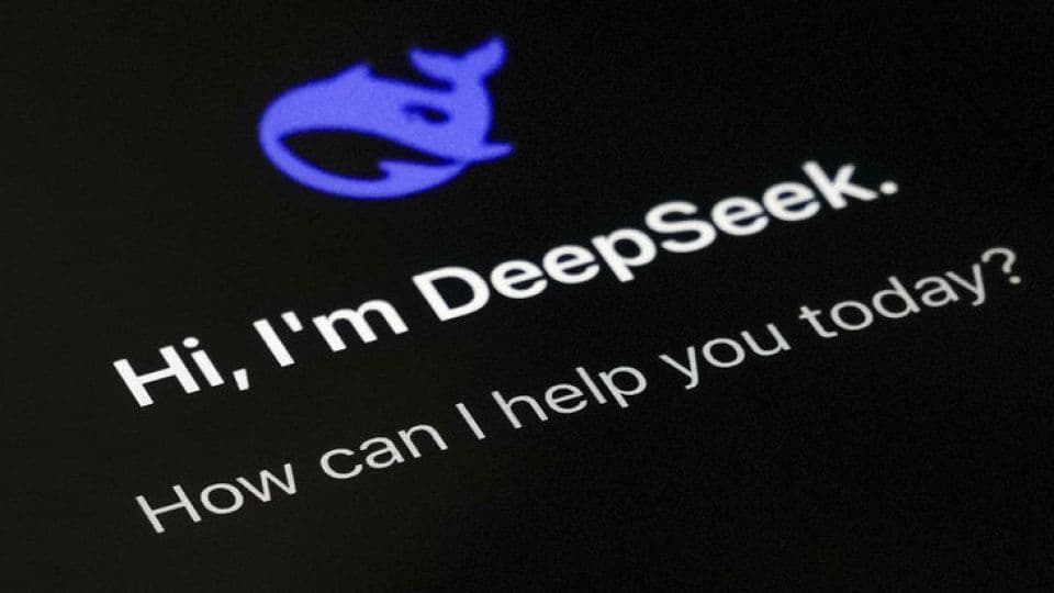 Yapay zeka şirketi DeepSeek'in logosu ve arayüzü.