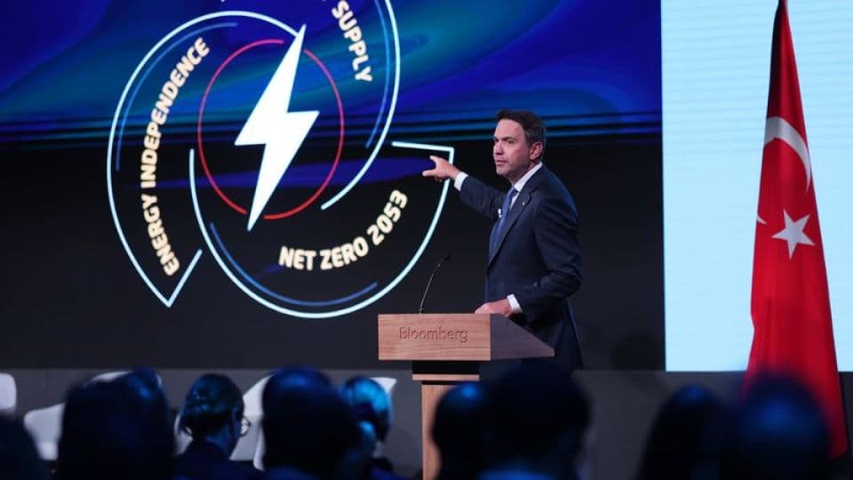 Bakan Bayraktar: Türkiye'nin Enerji Dönüşümü İçin 200 Milyar Dolarlık Yatırım Gerekiyor