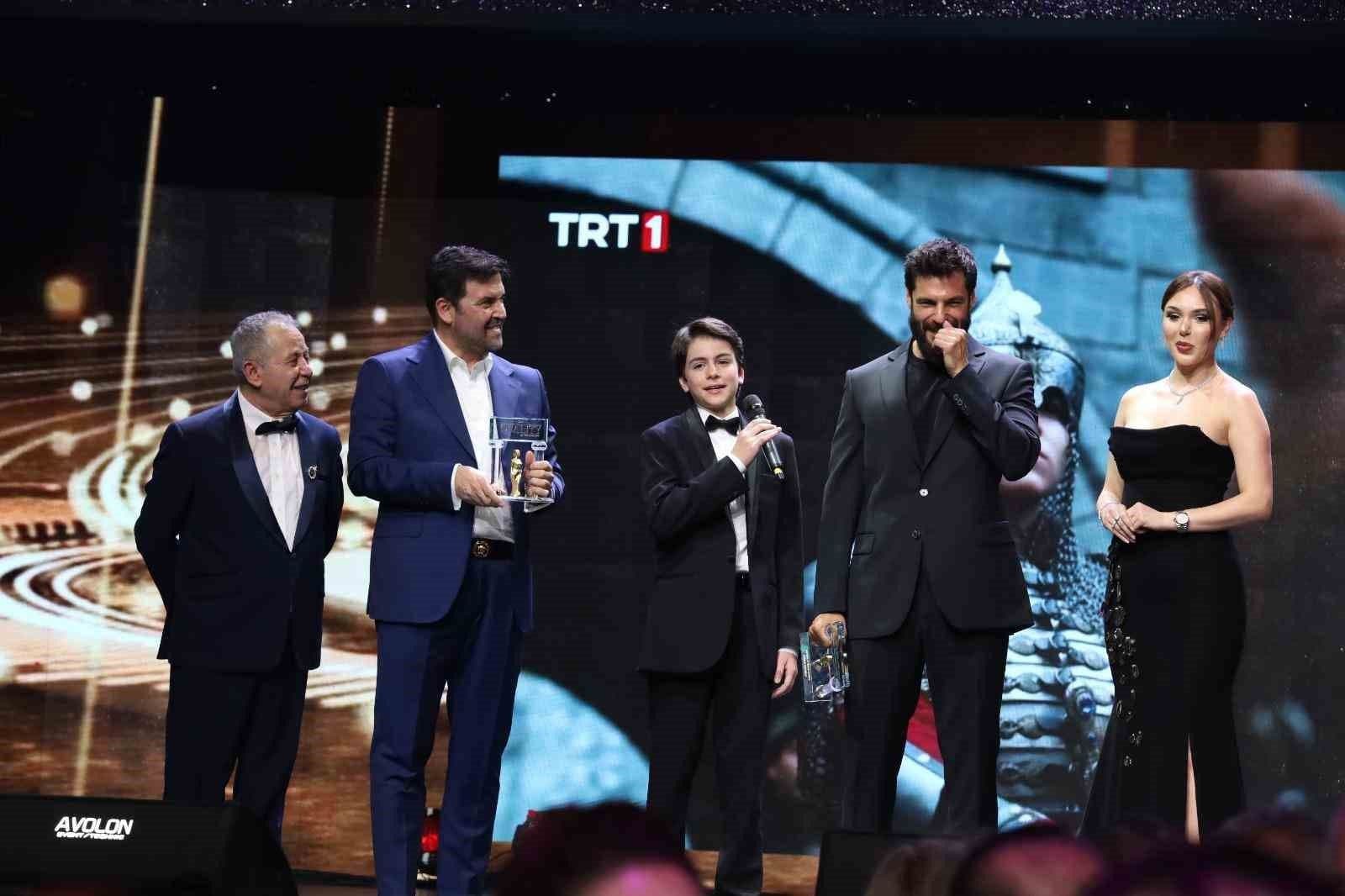 Genç Oyuncu Mustafa Konak'a "En Quality Çocuk Oyuncu" Ödülü