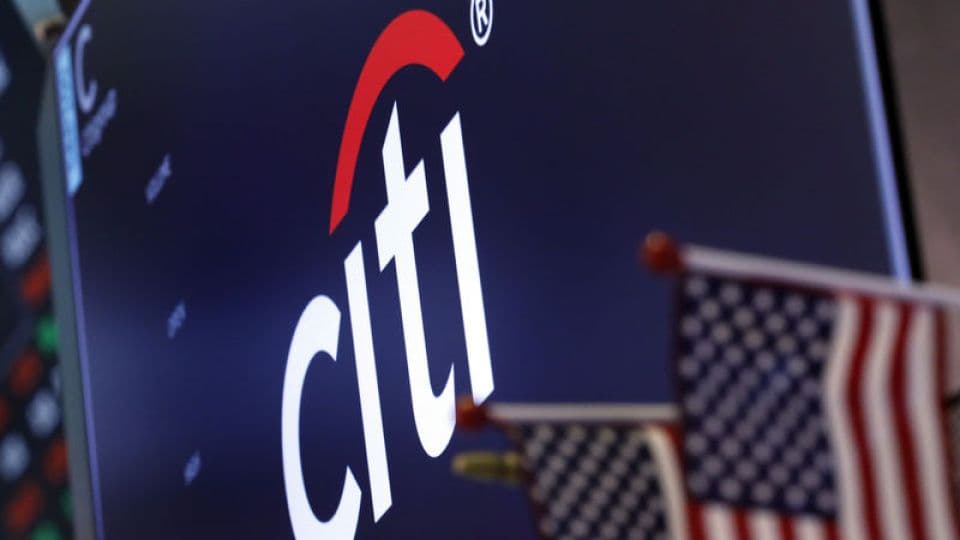 Citi logosu ve Amerikan bayrakları