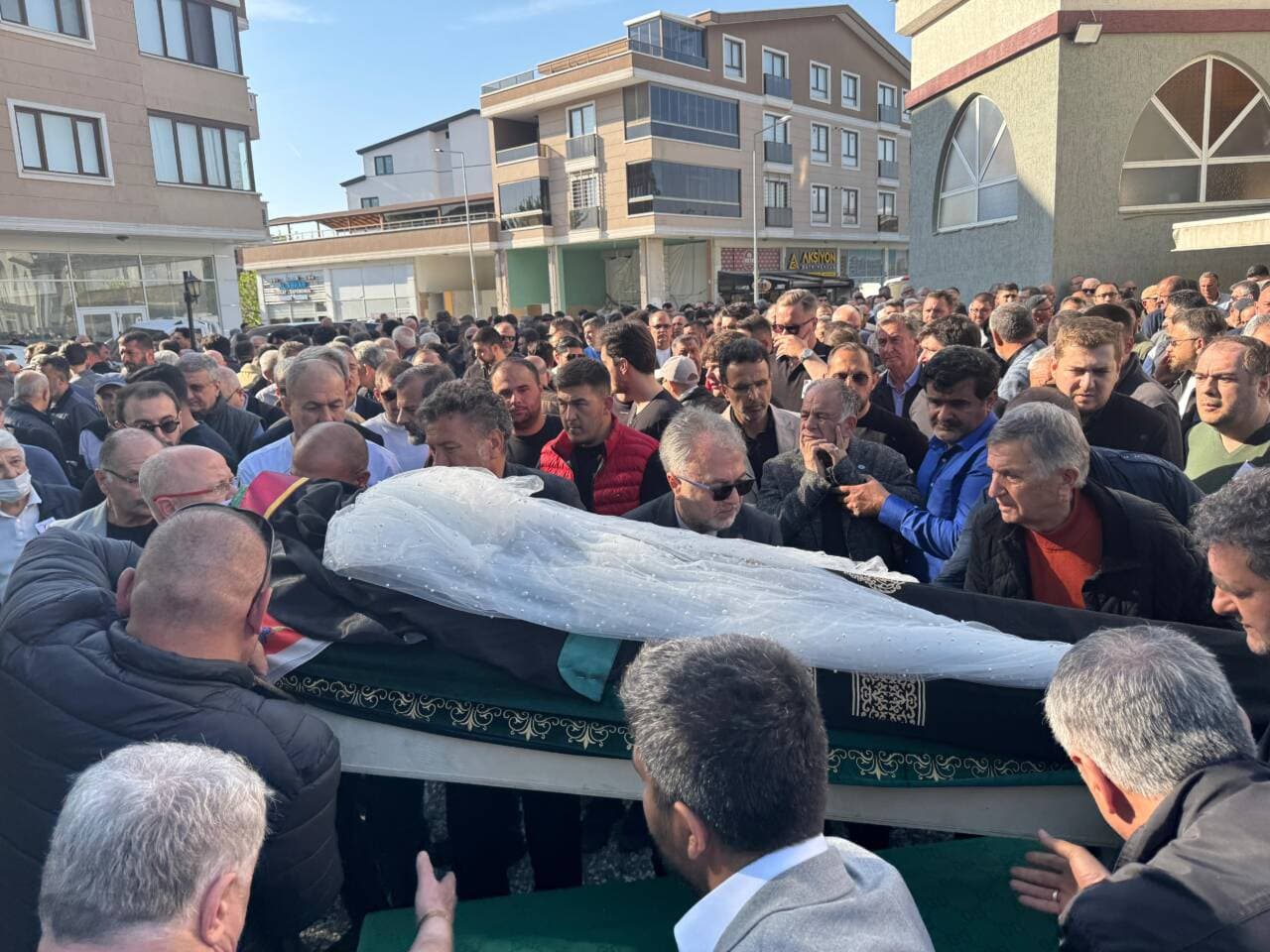 Bursa'da Cinayete Kurban Giden Avukat Hatice Kocaefe Son Yolculuğuna Uğurlandı