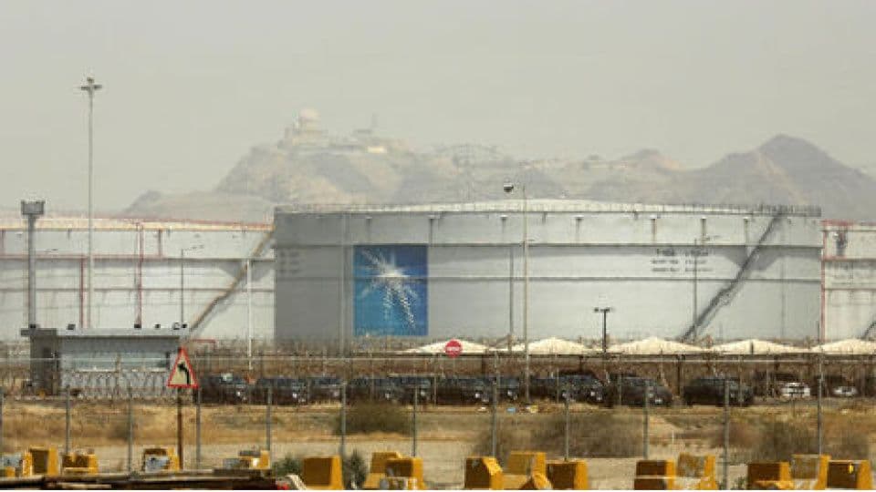 Husiler, Suudi Arabistan'daki Necran Havalimanı ve Aramco Tesisine Saldırdı