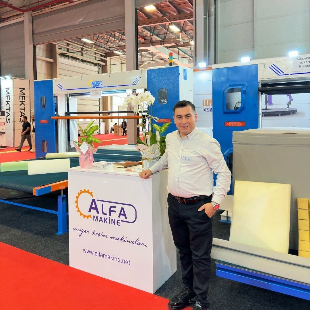 Alfa Makine kurucusu Adnan Kardaşla, İTSO Makine Metal Meslek Komitesi seçim çalışmaları kapsamında Alfa Makine standında.