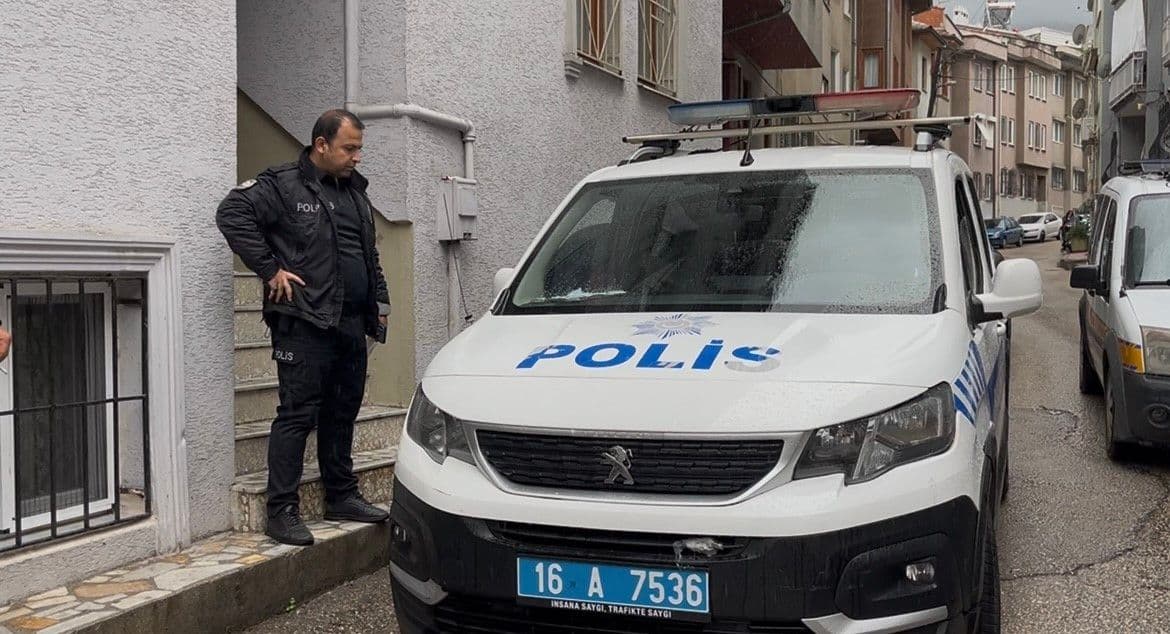 Bursa'da Cezaevinden İzinli Çıkan Arkadaşların Kaldığı Evde Şüpheli Ölüm: 2 Gözaltı