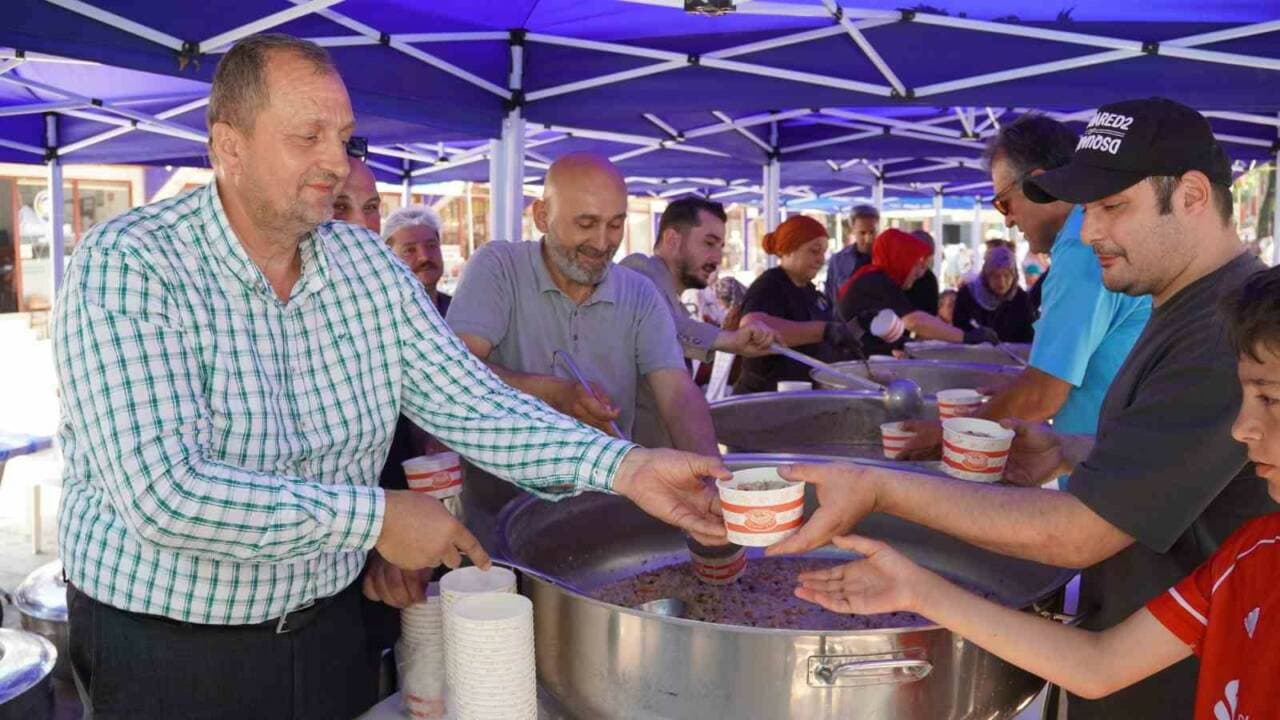 İznik'te Aşure İkramı: Birlik ve Beraberlik Mesajları Verildi