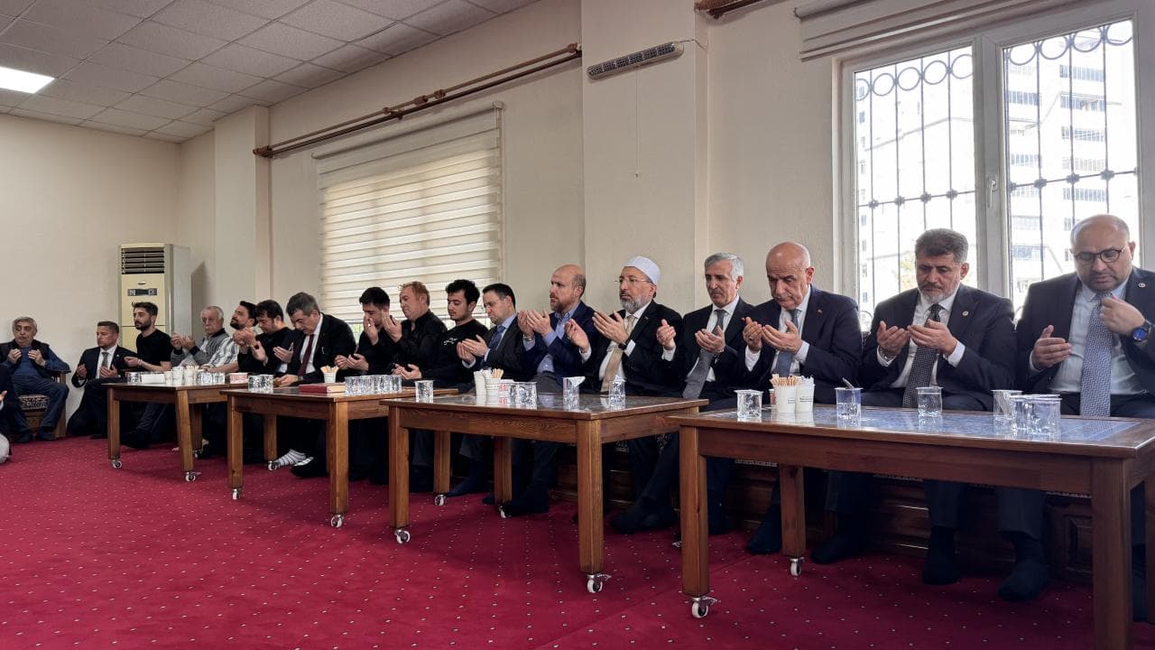 Kahramanmaraş'ta Bakanlardan Ayla Öğretmen Ailesine Taziye Ziyareti