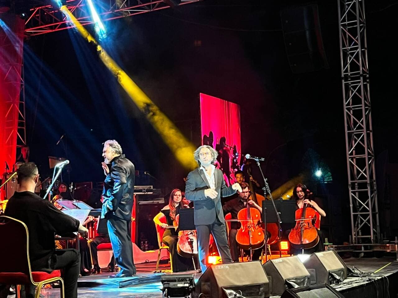 Bursa Festivali'nde Fettah Can'dan Ezan Hassasiyeti