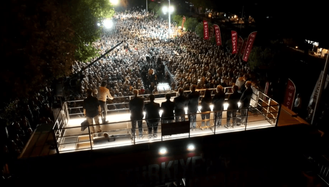 Özgür Özel Bursa'da Ulucami ve Demokratik Birlik Vurgusu Yaptı