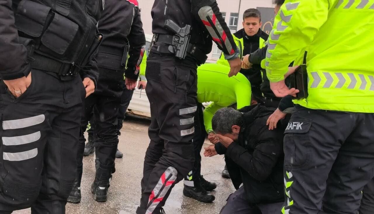 Bursa'da polisin biber gazıyla müdahale ettiği ehliyetsiz sürücü