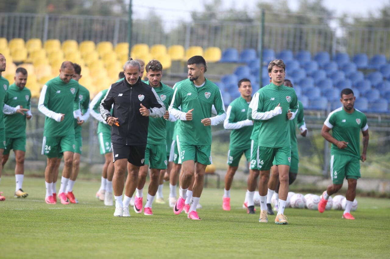 Bursaspor, Topuk Yaylası'nda Yeni Sezon Hazırlıklarına Başladı: Iheanacho Kampa Katılıyor