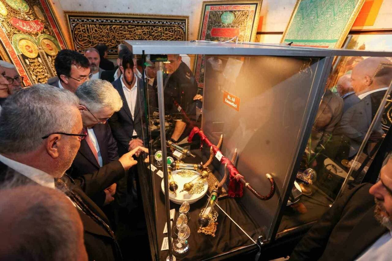 Mukaddes Emanetler Sergisi Bursa Fetih Müzesi'nde Açıldı