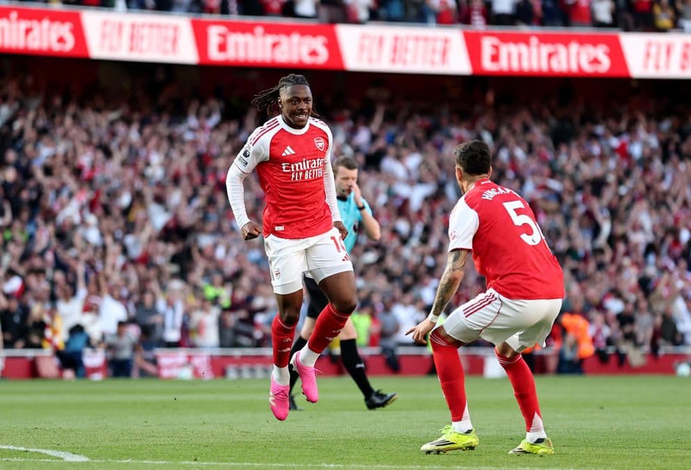 Arsenal futbolcusu Eberechi Eze'nin Newcastle United maçında attığı gol sonrası sevinci.
