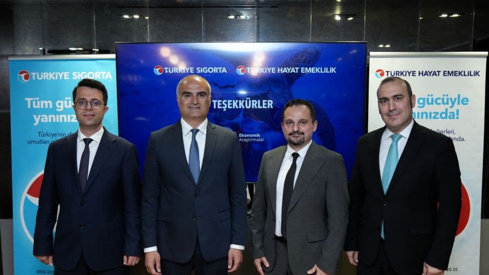 Türkiye Sigorta yetkilileri ve akademisyenler, Pensura 2026 raporunun sunumunda bir arada.