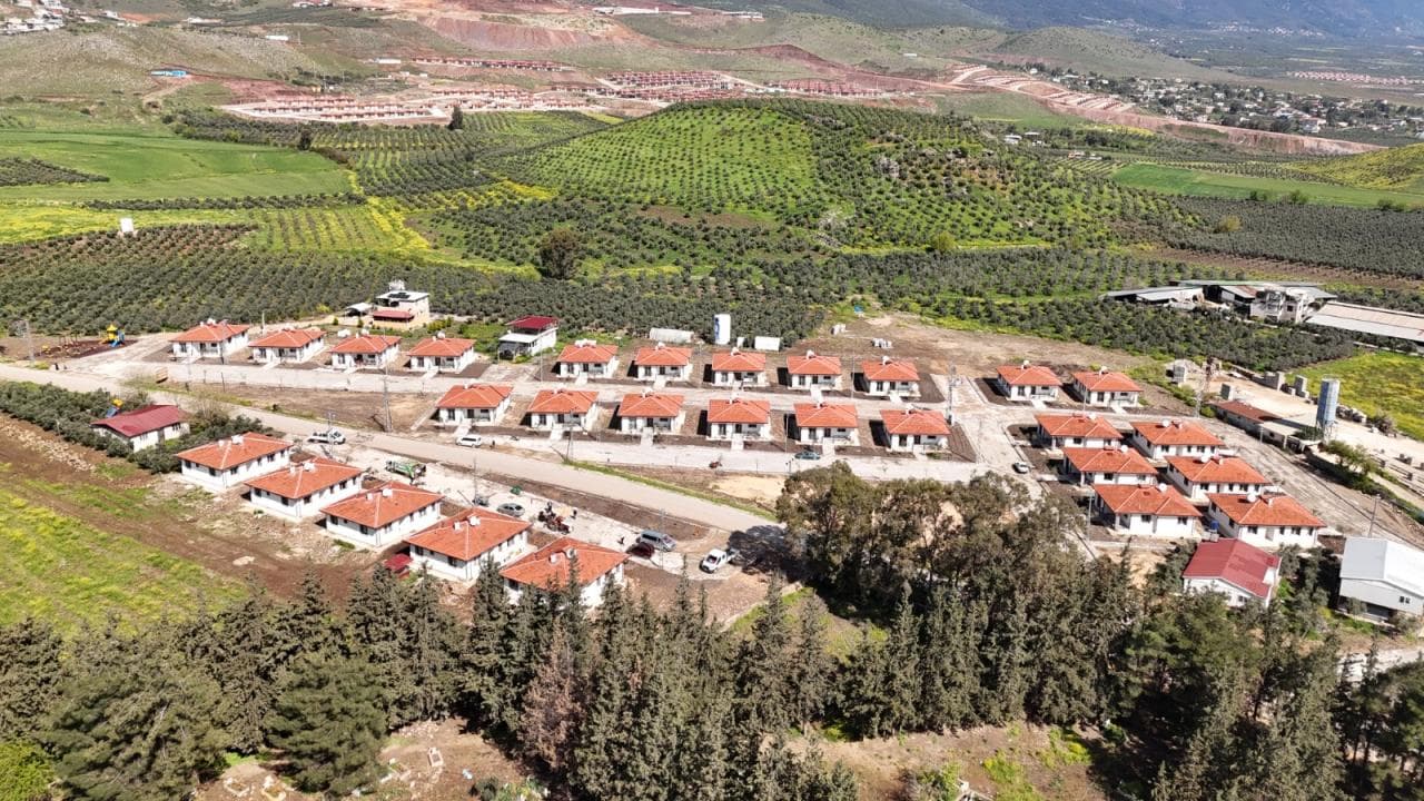 Hatay'da Depremzedelere 28 Köy Evi Teslim Edildi