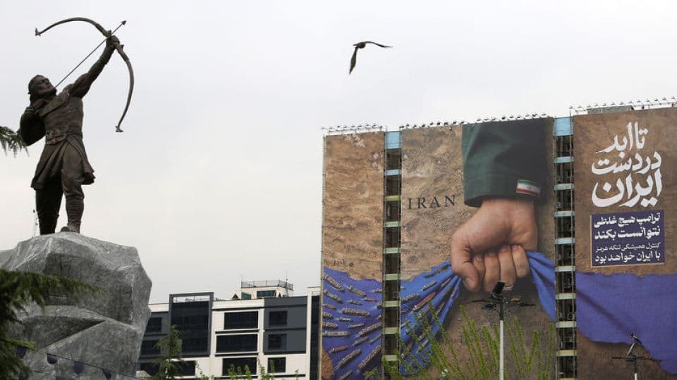 İran, Hürmüz Boğazı'nda Kısıtlamaları Yeniden Başlattı