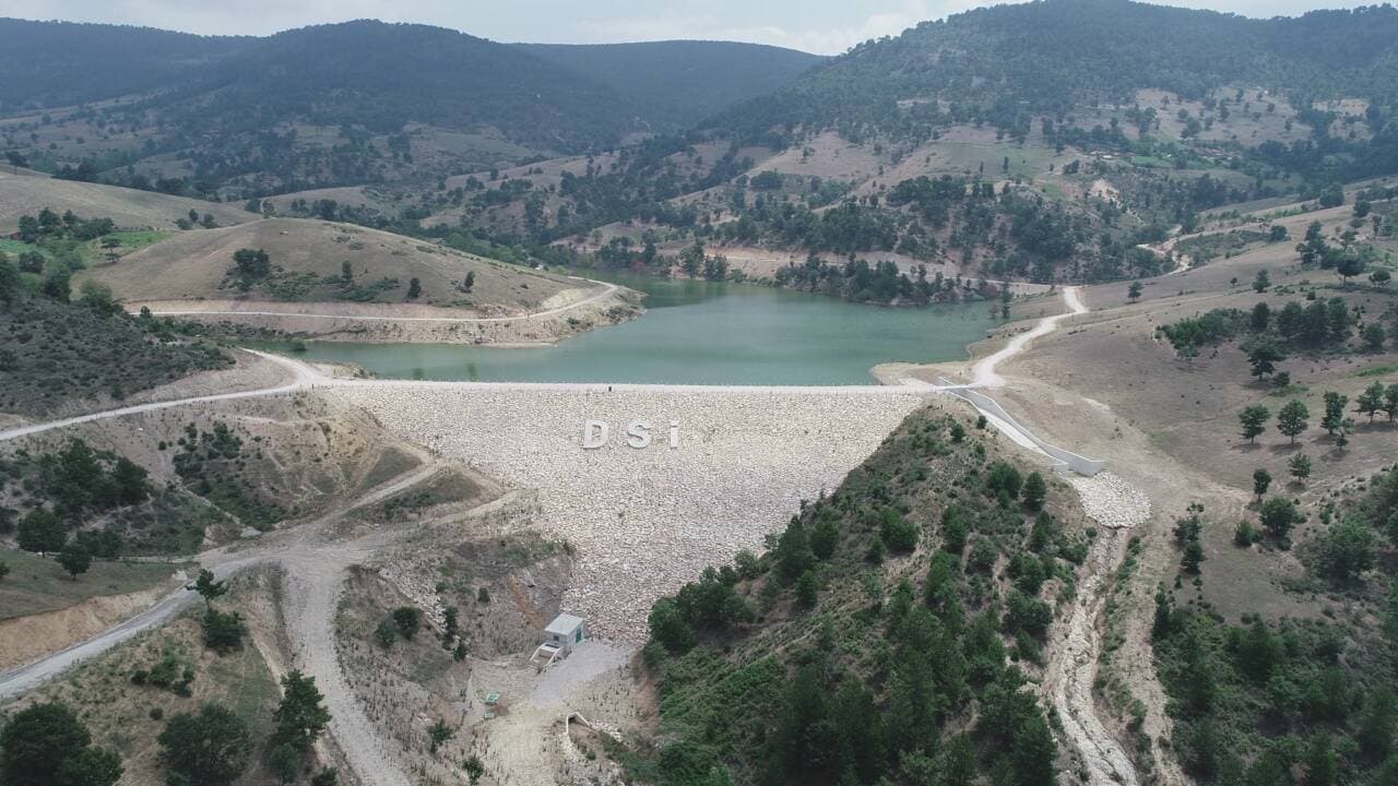 Bursa'da sulama göletinde arama kurtarma çalışmaları.